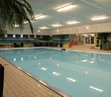 Het binnenbad van vakantiepark Ommerland