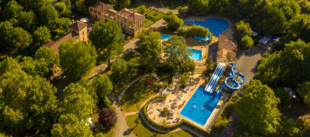 Luchtfoto van het aquapark van vakantiepark RCN Le Moulin de la Pique