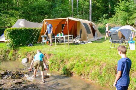 Ruime kampeerplaatsen op vakantiepark Resort Walsdorf in Luxemburg