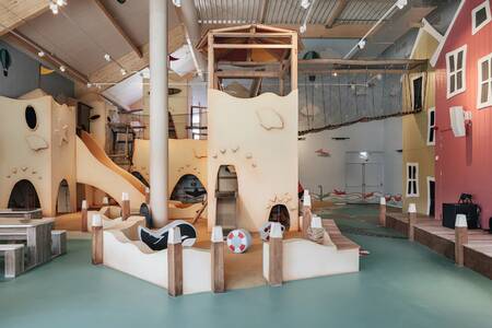 De prachtige Indoor speeltuin van vakantiepark Roompot Beach Resort Nieuwvliet-Bad