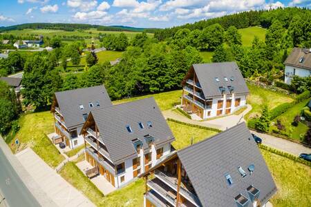 Luchtfoto van de appartementencomplexen op Roompot Bergresort Winterberg