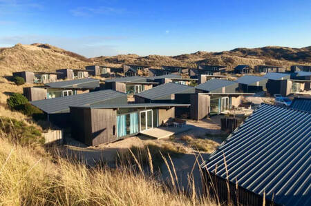 Vrijstaande lodges in de duinen op vakantiepark Roompot Bloemendaal aan Zee