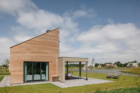 Vrijstaande villa met overkapping en ruime tuin op vakantiepark Roompot Domein het Camperveer