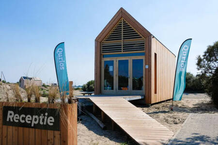 De receptie van het kleinschalige vakantiepark Roompot ECO Grevelingenstrand