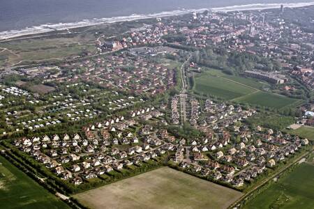 Luchtfoto van vakantiepark Roompot Hof Domburg