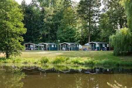 4 chalets aan het water op vakantiepark Roompot Hunzepark