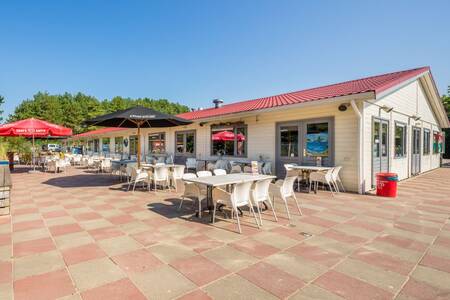 Een gezellig terras op vakantiepark Roompot Kustpark Egmond aan Zee