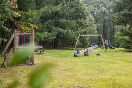 Speeltoestellen in een speeltuin op vakantiepark Roompot Landgoed Het Grote Zand