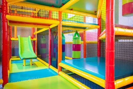 De indoor speeltuin van vakantiepark Roompot Le Littoral