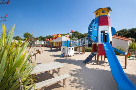 Een grote speeltuin op vakantiepark Roompot Le Littoral