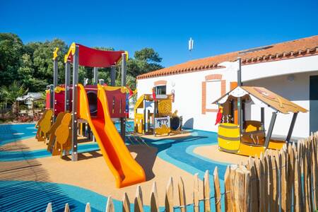 Een speeltuin op vakantiepark Roompot Le Littoral