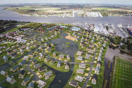 Luchtfoto van vakantiepark Roompot Park Veerse Kreek