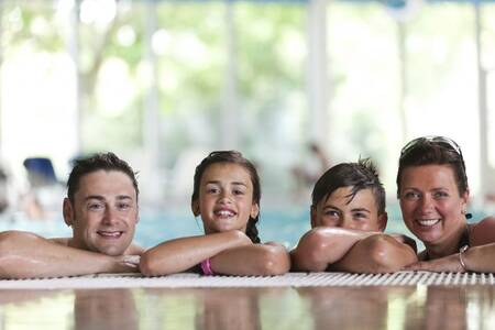 Gasten van Roompot Résidence Wijngaerde zwemmen gratis bij vakantiepark Hof Domburg