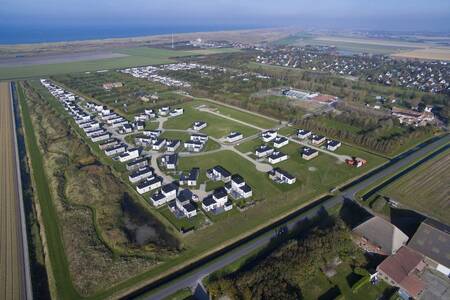 Luchtfoto van vakantiepark Callassande aan de Noordzeekust