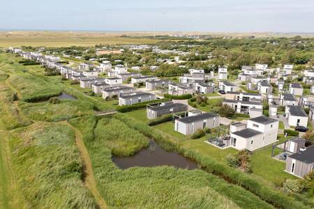 Luchtfoto van vrijstaande vakantiehuizen op Roompot Vakantiepark Callassande