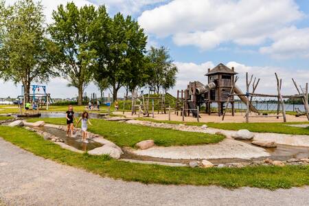 Grote speeltuin aan het Esmeer op vakantiepark Topparken Recreatiepark het Esmeer