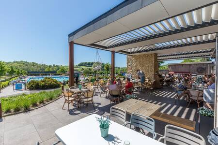 Terras van het restaurant van vakantiepark Topparken Résidence Valkenburg