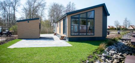 Waterlodge Type 2 voor 4-personen op vakantiepark Bergumermeer