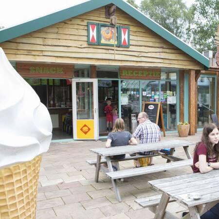 De receptie en de snackbar op veluwecamping De Pampel
