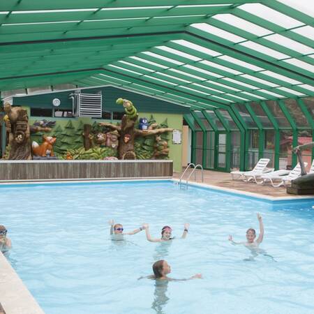 Zwembad met schuifdak op Veluwecamping De Pampel