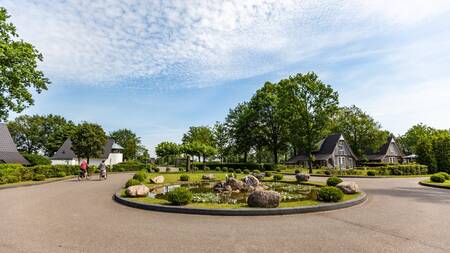 Vakantiehuizen aan een rotonde op vakantiepark Villapark Hof van Salland