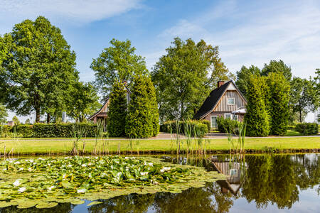 Vakantievilla aan het water op vakantiepark Villapark Hof van Salland